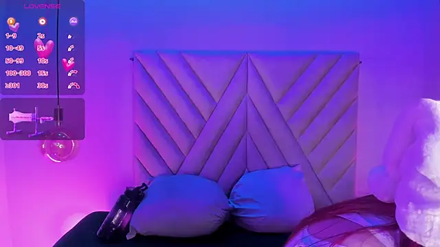 Snapshot of EmmaSwift_ chatting on December 15, 3:01 am EmmaSwift online show from December 15, 3:01 am