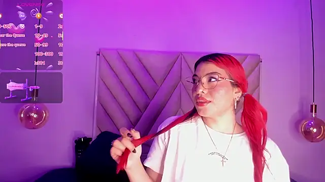 Snapshot of EmmaSwift_ chatting on November 24, 1:27 am EmmaSwift online show from November 24, 1:27 am