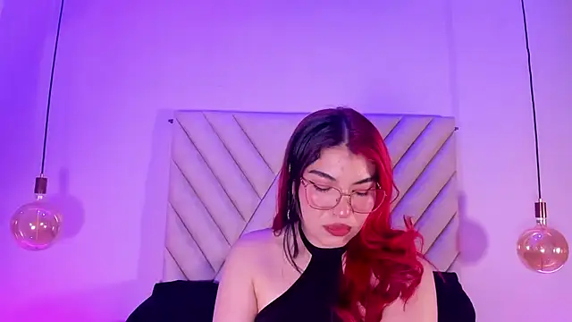 EmmaSwift  online show from March 30, 1:07 am