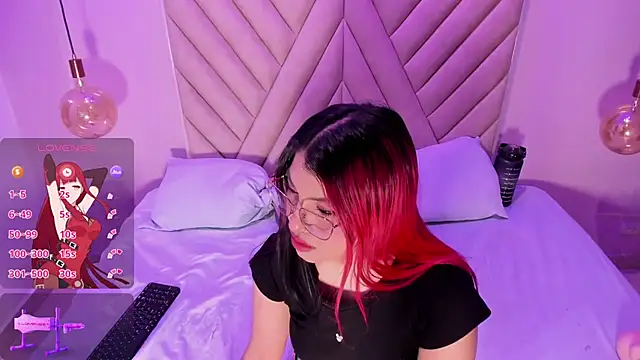 EmmaSwift  online show from July 25, 2:19 am