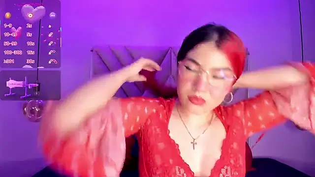 Snapshot of EmmaSwift_ chatting on October 27, 3:40 am EmmaSwift online show from October 27, 3:40 am