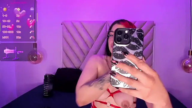 Snapshot of EmmaSwift_ chatting on November 22, 2:54 am EmmaSwift online show from November 22, 2:54 am