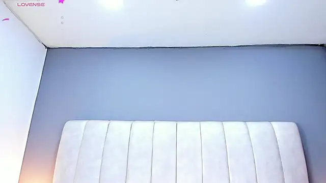 Ashleyy23x online show from December 2, 7:37 pm