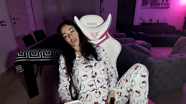 Snapshot of Chloe_Ricci chatting on November 21, 4:44 am Chloe Ricci online show from November 21, 4:44 am