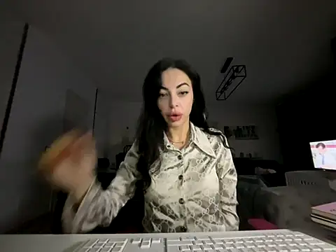 Snapshot of Chloe_Ricci chatting on November 24, 7:52 am Chloe Ricci online show from November 24, 7:52 am