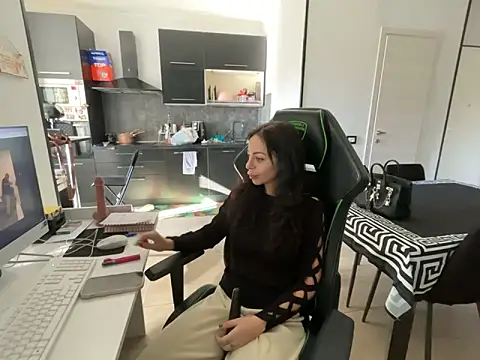 Snapshot of Chloe_Ricci chatting on November 11, 9:48 am Chloe Ricci online show from November 11, 9:48 am