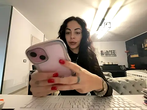 Snapshot of Chloe_Ricci chatting on November 26, 7:41 am Chloe Ricci online show from November 26, 7:41 am