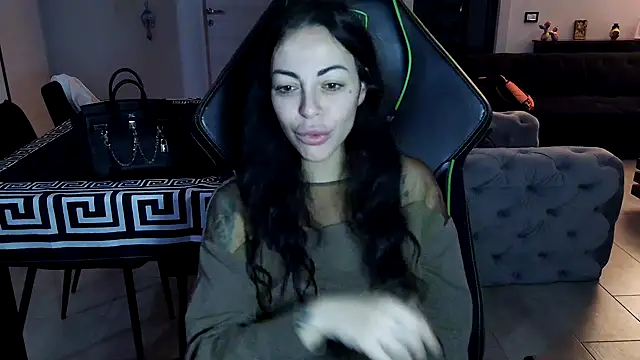 Snapshot of Chloe_Ricci chatting on November 8, 8:34 pm Chloe Ricci online show from November 8, 8:34 pm