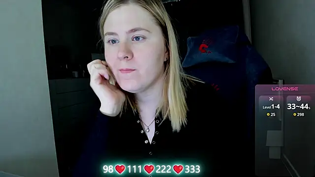 Snapshot of Olivia_Munk chatting on June 13, 4:21 am Olivia Munk online show from June 13, 4:21 am