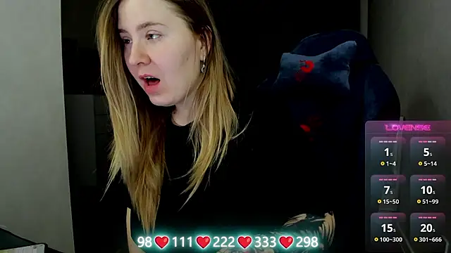 Olivia Munk online show from March 19, 4:01 am