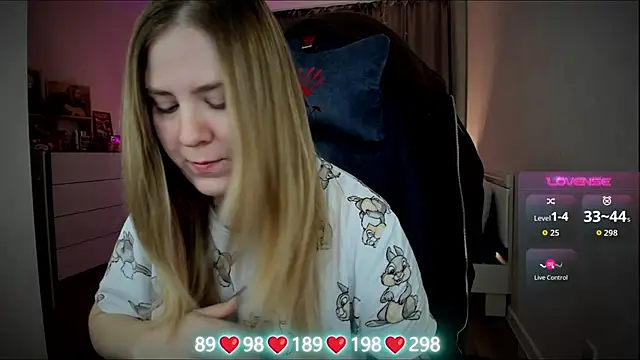 Olivia Munk online show from December 17, 4:06 am