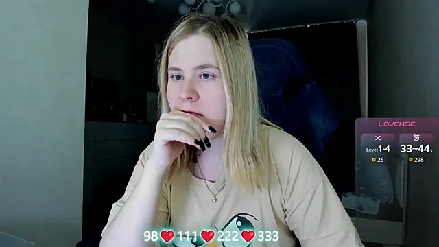 Snapshot of Olivia_Munk chatting on June 11, 6:32 am Olivia Munk online show from June 11, 6:32 am