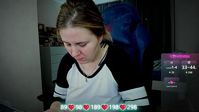 Olivia Munk online show from October 31, 3:58 am