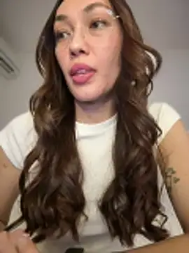 Snapshot of MichelleFerry_ chatting on May 2, 5:56 am MichelleFerry online show from May 2, 5:56 am