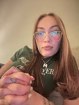 Snapshot of MichelleFerry_ chatting on December 16, 4:34 am MichelleFerry online show from December 16, 4:34 am