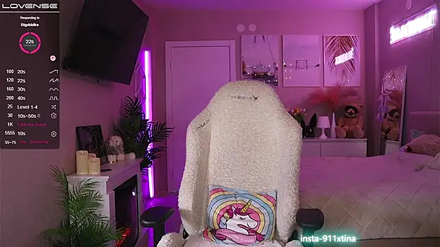 Break-me-Shake-me online show from November 9, 4:49 am