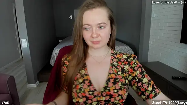 Snapshot of LizaGost chatting on June 11, 10:12 am LizaGost online show from June 11, 10:12 am