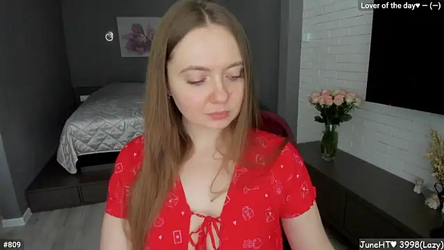 Snapshot of LizaGost chatting on June 16, 11:10 am LizaGost online show from June 16, 11:10 am