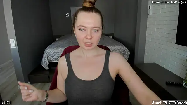 Snapshot of LizaGost chatting on June 6, 11:04 am LizaGost online show from June 6, 11:04 am