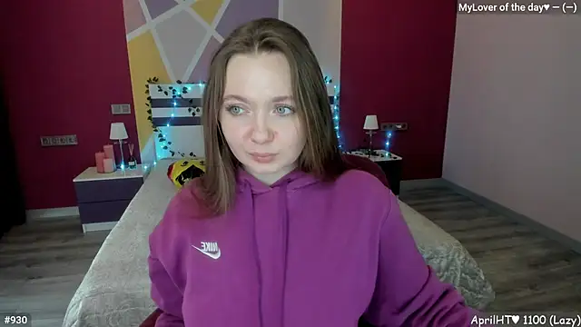 Snapshot of LizaGost chatting on April 18, 11:45 am LizaGost online show from April 18, 11:45 am