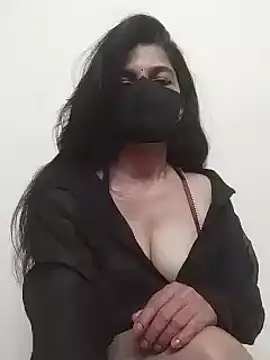 Snapshot of Shuttii_25 chatting on February 14, 5:57 pm Shuttii 25 online show from February 14, 5:57 pm