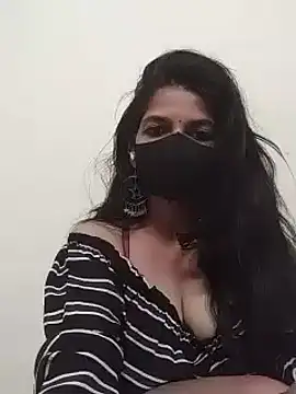 Snapshot of Shuttii_25 chatting on March 7, 8:34 am Shuttii 25 online show from March 7, 8:34 am