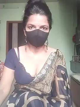 Snapshot of Shuttii_25 chatting on October 24, 5:50 am Shuttii 25 online show from October 24, 5:50 am