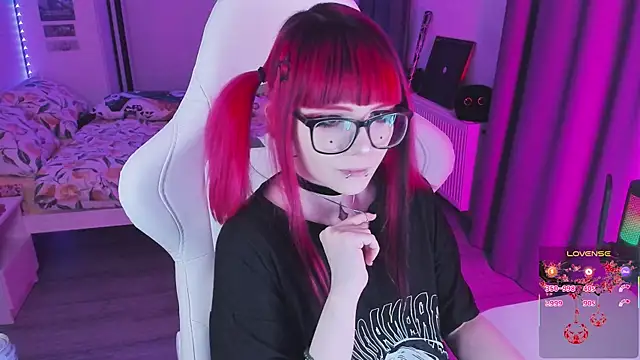 Yumi Youkai online show from February 10, 4:50 pm