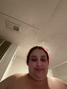 Snapshot of bbwredhead chatting on February 18, 1:21 am bbwredhead online show from February 18, 1:21 am