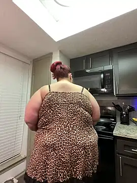 Snapshot of bbwredhead chatting on February 26, 1:25 am bbwredhead online show from February 26, 1:25 am