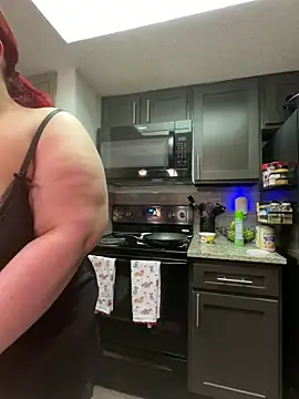 Snapshot of bbwredhead chatting on February 12, 12:48 am bbwredhead online show from February 12, 12:48 am
