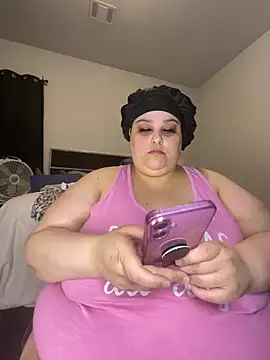 Snapshot of bbwredhead chatting on December 5, 1:38 am bbwredhead online show from December 5, 1:38 am