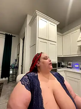 Snapshot of bbwredhead chatting on December 16, 1:21 am bbwredhead online show from December 16, 1:21 am