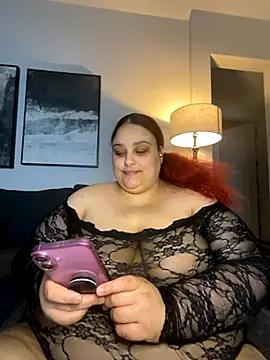 Snapshot of bbwredhead chatting on October 24, 6:12 am bbwredhead online show from October 24, 6:12 am