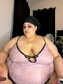 Snapshot of bbwredhead chatting on November 19, 1:05 am bbwredhead online show from November 19, 1:05 am