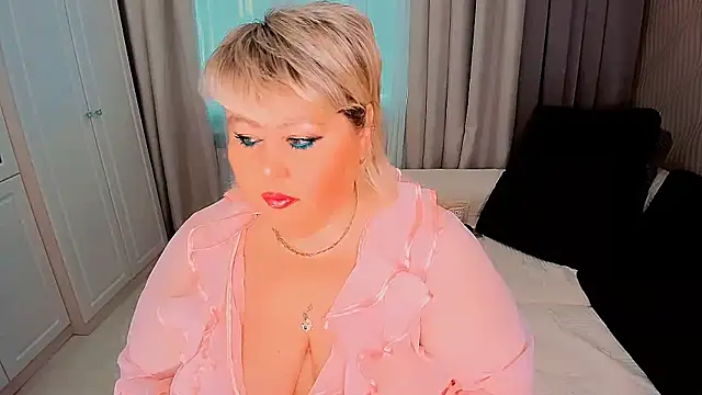 Snapshot of BIGTITSBBW chatting on February 19, 8:44 am BIGTITSBBW online show from February 19, 8:44 am