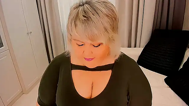Snapshot of BIGTITSBBW chatting on October 17, 6:28 am BIGTITSBBW online show from October 17, 6:28 am