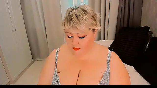 Snapshot of BIGTITSBBW chatting on September 26, 7:48 am BIGTITSBBW online show from September 26, 7:48 am