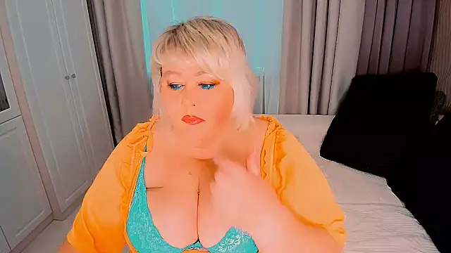 Snapshot of BIGTITSBBW chatting on September 10, 1:21 pm BIGTITSBBW online show from September 10, 1:21 pm