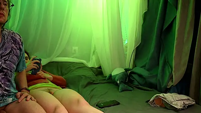 Claudia and elon  online show from September 29, 12:17 am