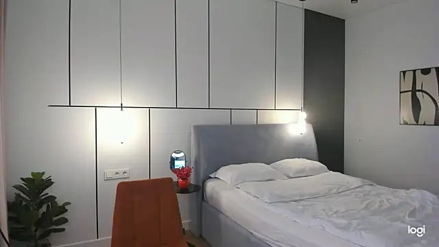missliiaa online show from May 13, 7:37 am