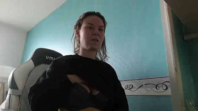 Snapshot of BabyNila chatting on December 23, 9:30 am BabyNila online show from December 23, 9:30 am