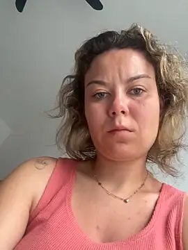 Snapshot of BabyNila chatting on February 5, 2:29 am BabyNila online show from February 5, 2:29 am