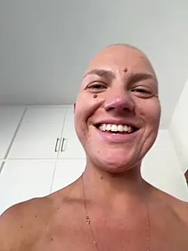 PaulinaSchubert1 online show from April 20, 12:41 pm