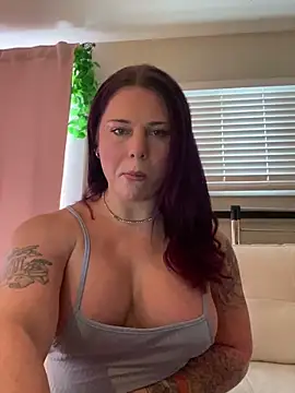 Snapshot of KevieWantsABoobJob chatting on November 21, 7:13 pm KevieWantsABoobJob online show from November 21, 7:13 pm