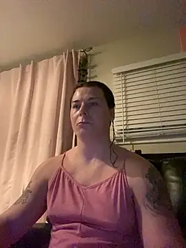 Snapshot of KevieWantsABoobJob chatting on January 14, 12:33 am KevieWantsABoobJob online show from January 14, 12:33 am