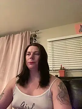 Snapshot of KevieWantsABoobJob chatting on January 18, 1:41 am KevieWantsABoobJob online show from January 18, 1:41 am