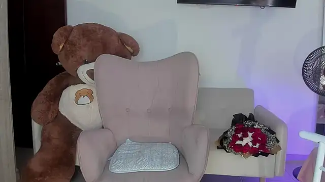 Snapshot of selene_king2 chatting on June 19, 12:33 pm selene king2 online show from June 19, 12:33 pm