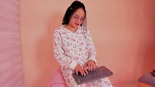 Snapshot of DAHLIA_BROWNIE chatting on November 8, 7:23 am DAHLIA BROWNIE online show from November 8, 7:23 am