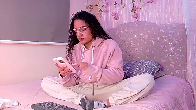 DAHLIA BROWNIE online show from February 21, 4:25 am